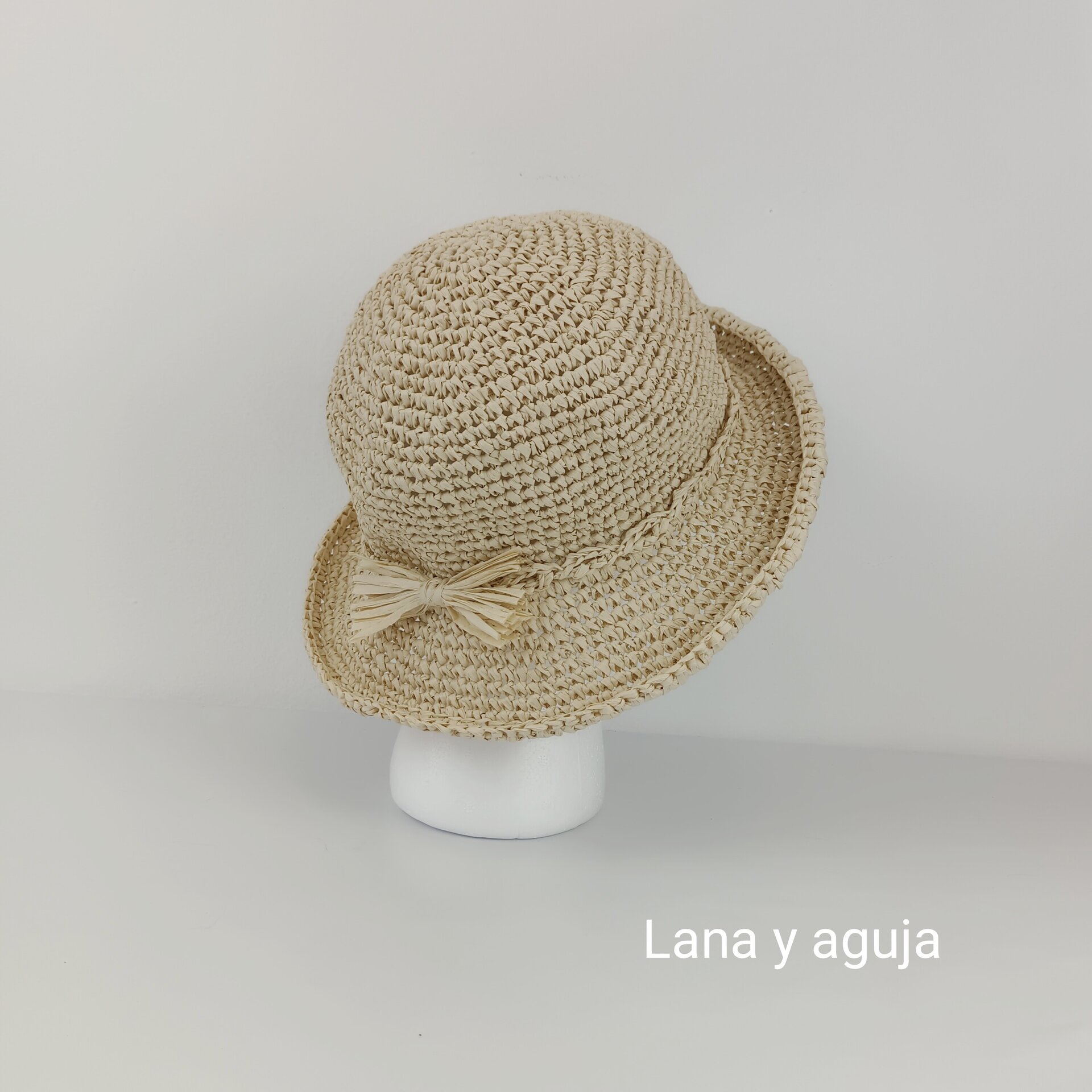 Sombrero de mujer para verano, bucket hat, gorro de cubo en rafia. - 8