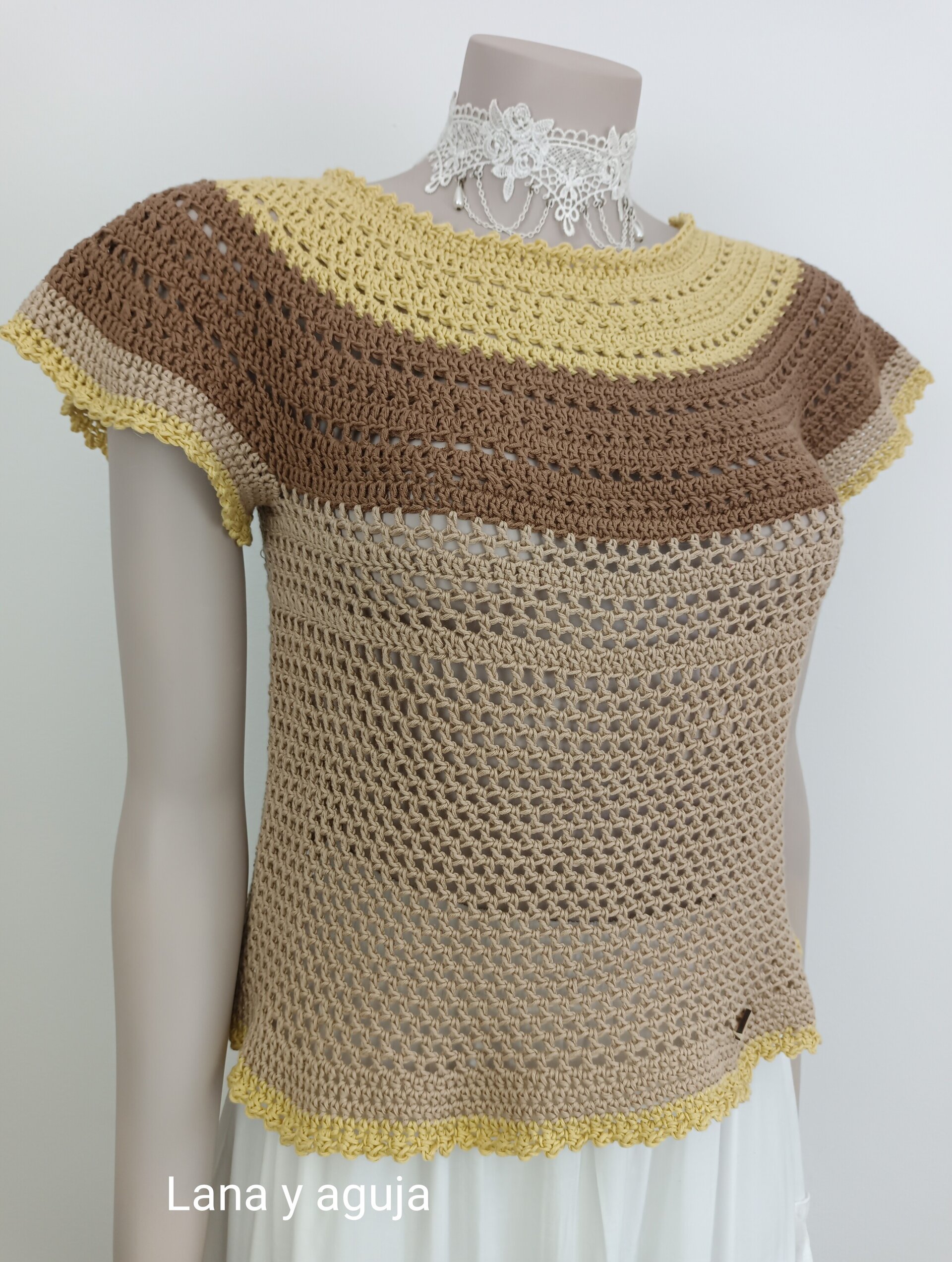 Top crochet, tejido a mano en forma circular. Talla S. Algodón, tonos tierra. - 3