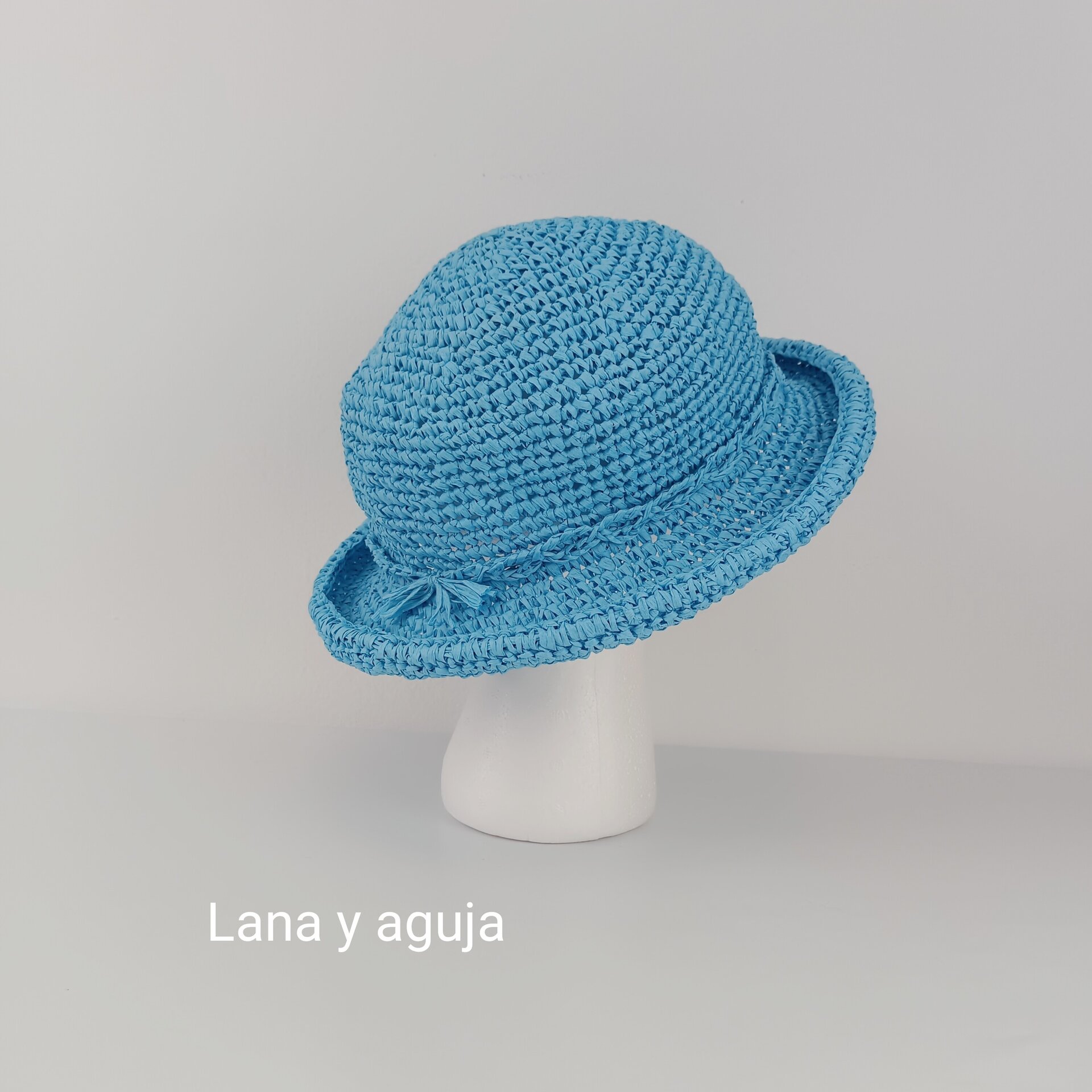 Sombrero de mujer para verano, bucket hat, gorro de cubo en rafia. - 8