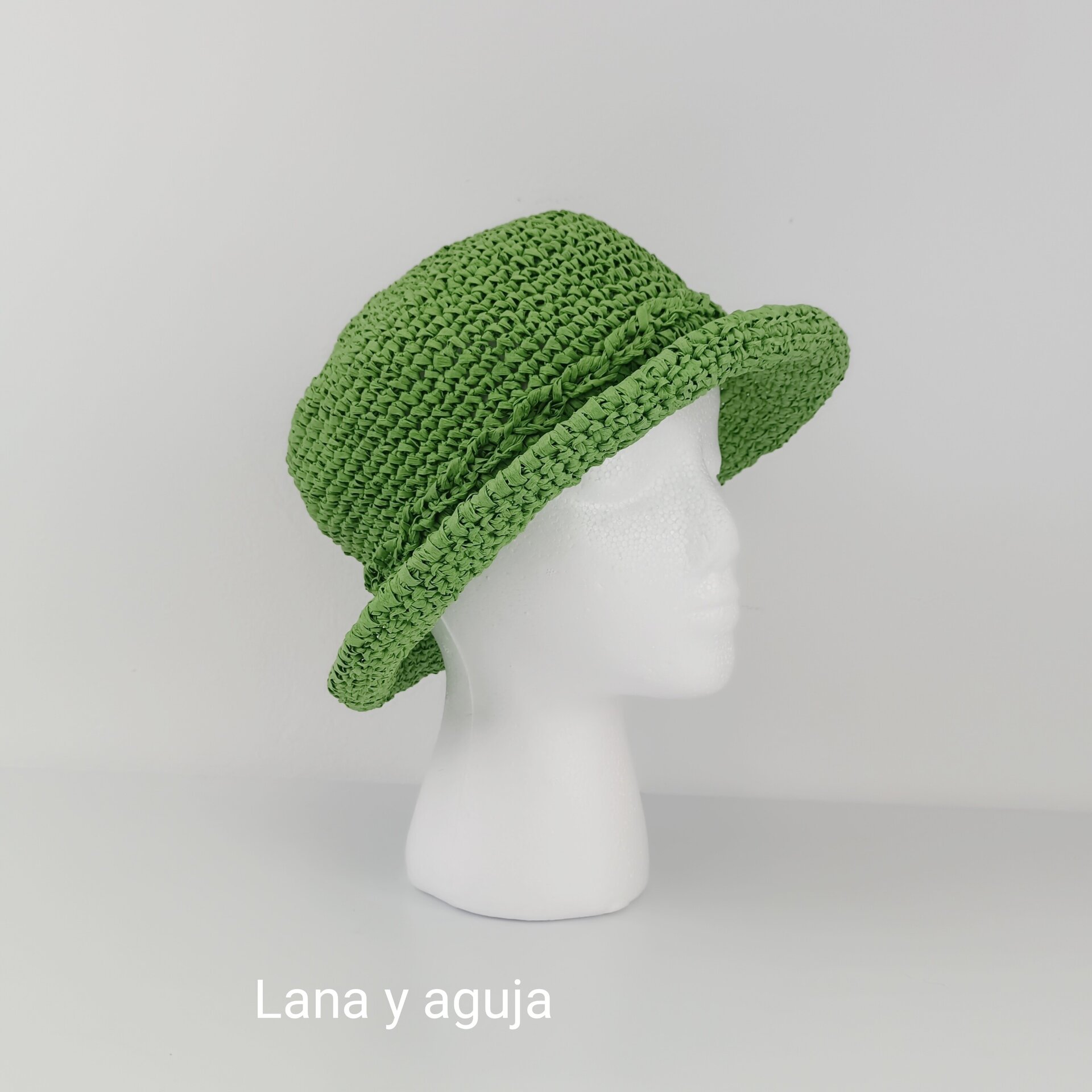 Sombrero de mujer para verano, bucket hat, gorro de cubo en rafia. - 4
