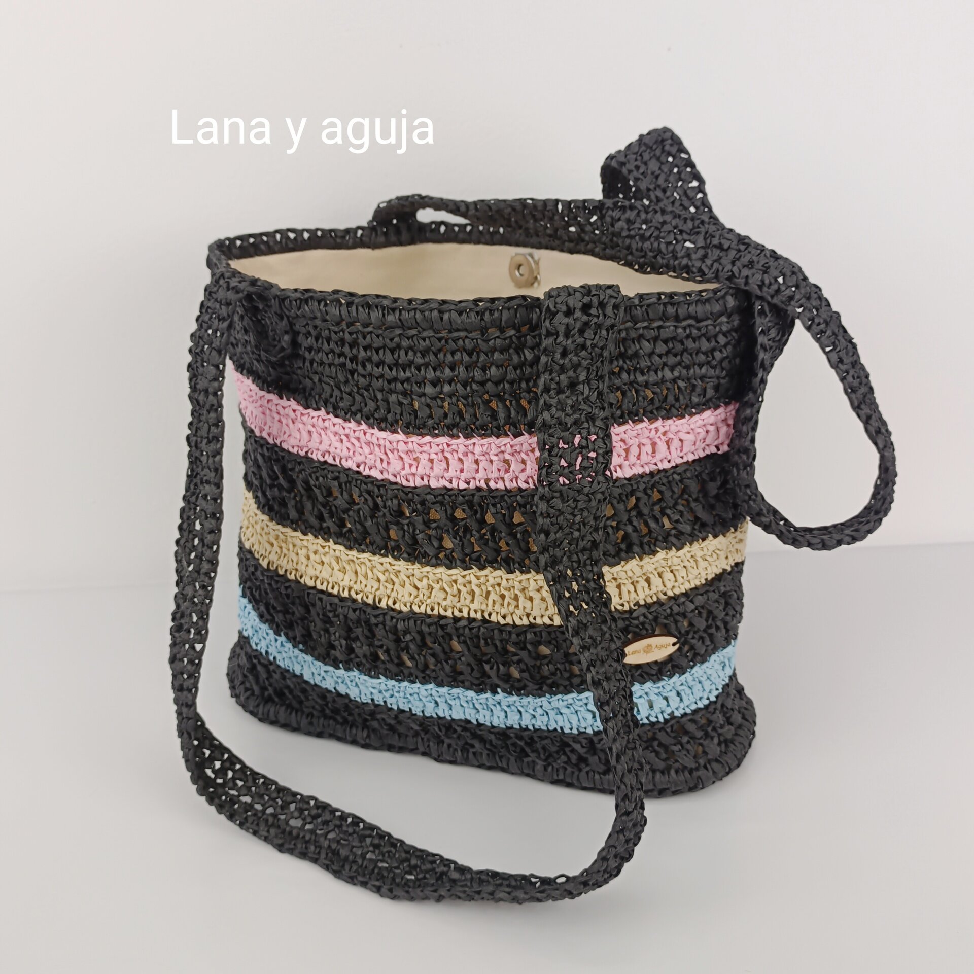 Bolso de crochet, estilo cesta, tejido a mano con rafia. - 9