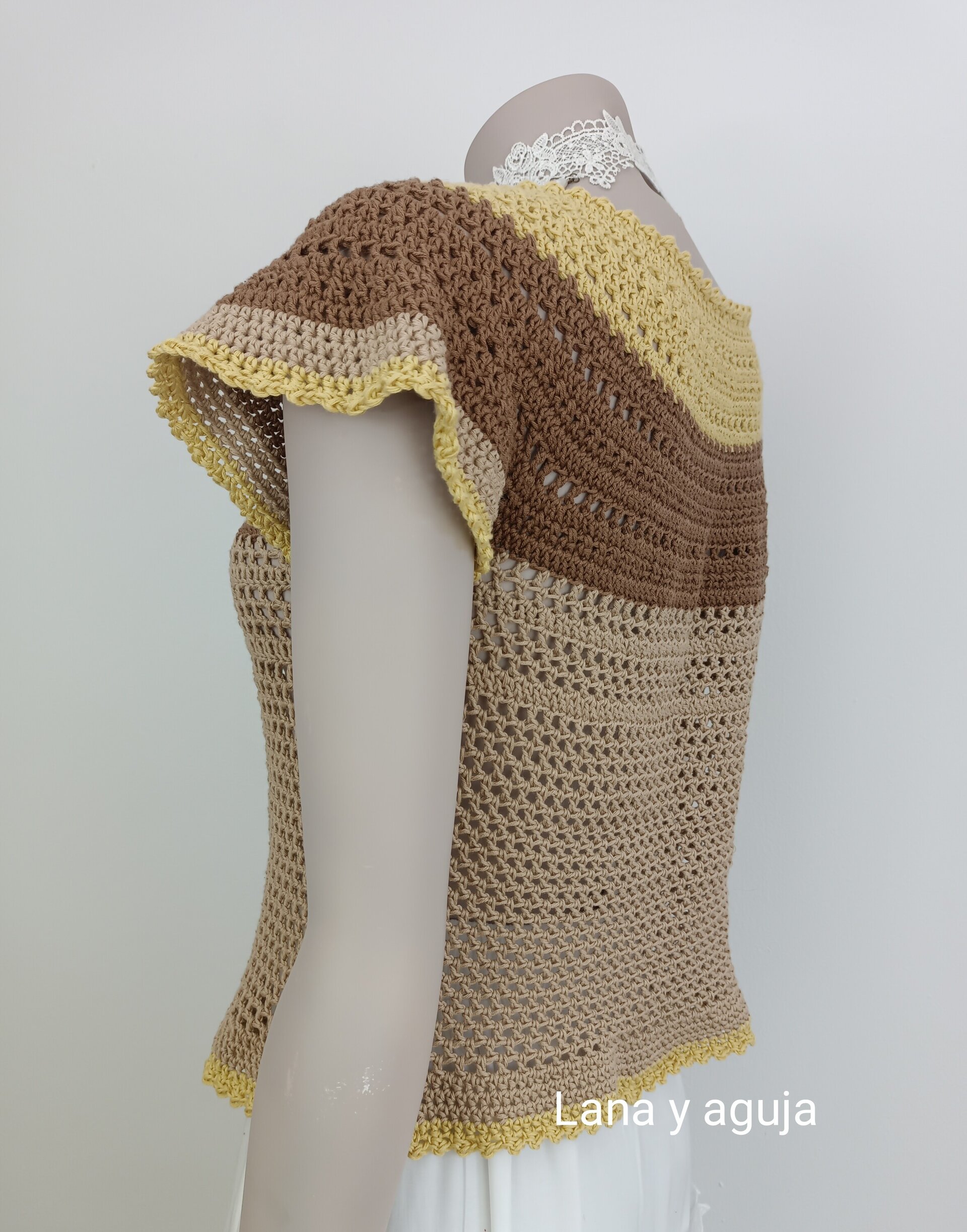 Top crochet, tejido a mano en forma circular. Talla S. Algodón, tonos tierra. - 5