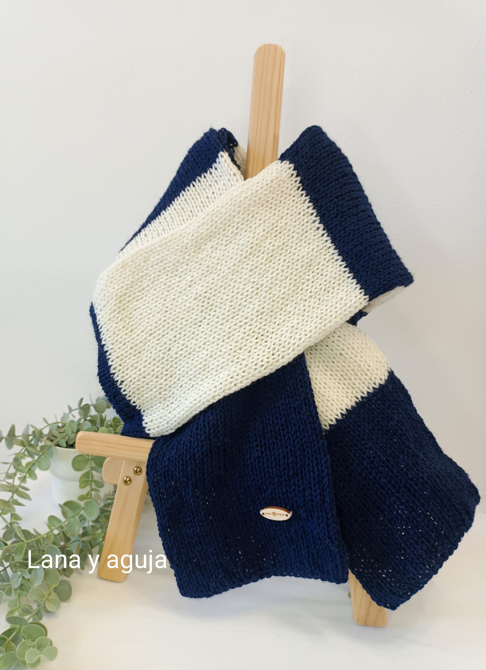 Bufanda de lana, tejido doble, rayas azul y beis. - 2