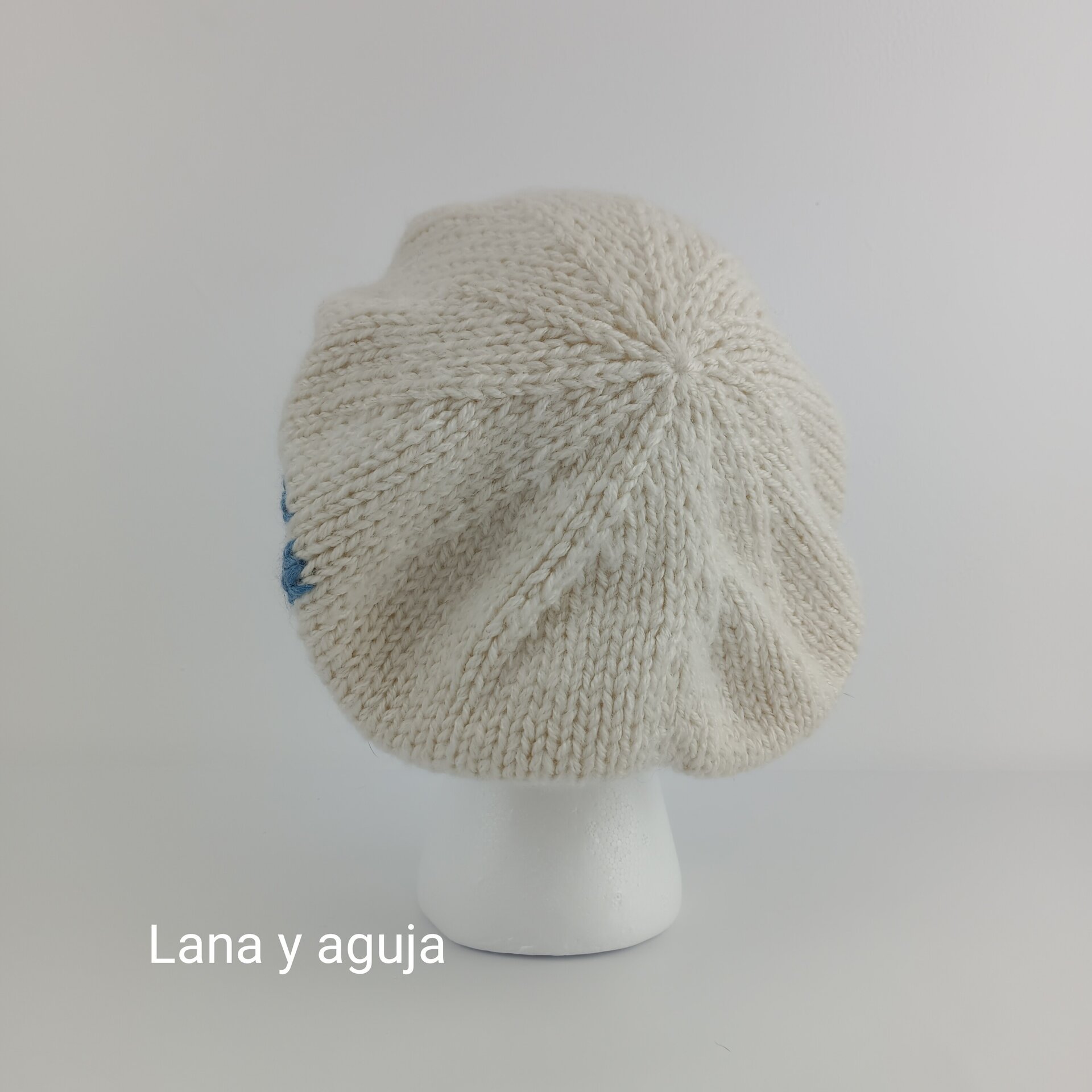 Boina tejida a mano para mujer, Boina bordada, hecho a mano. VARIOS COLORES - 7