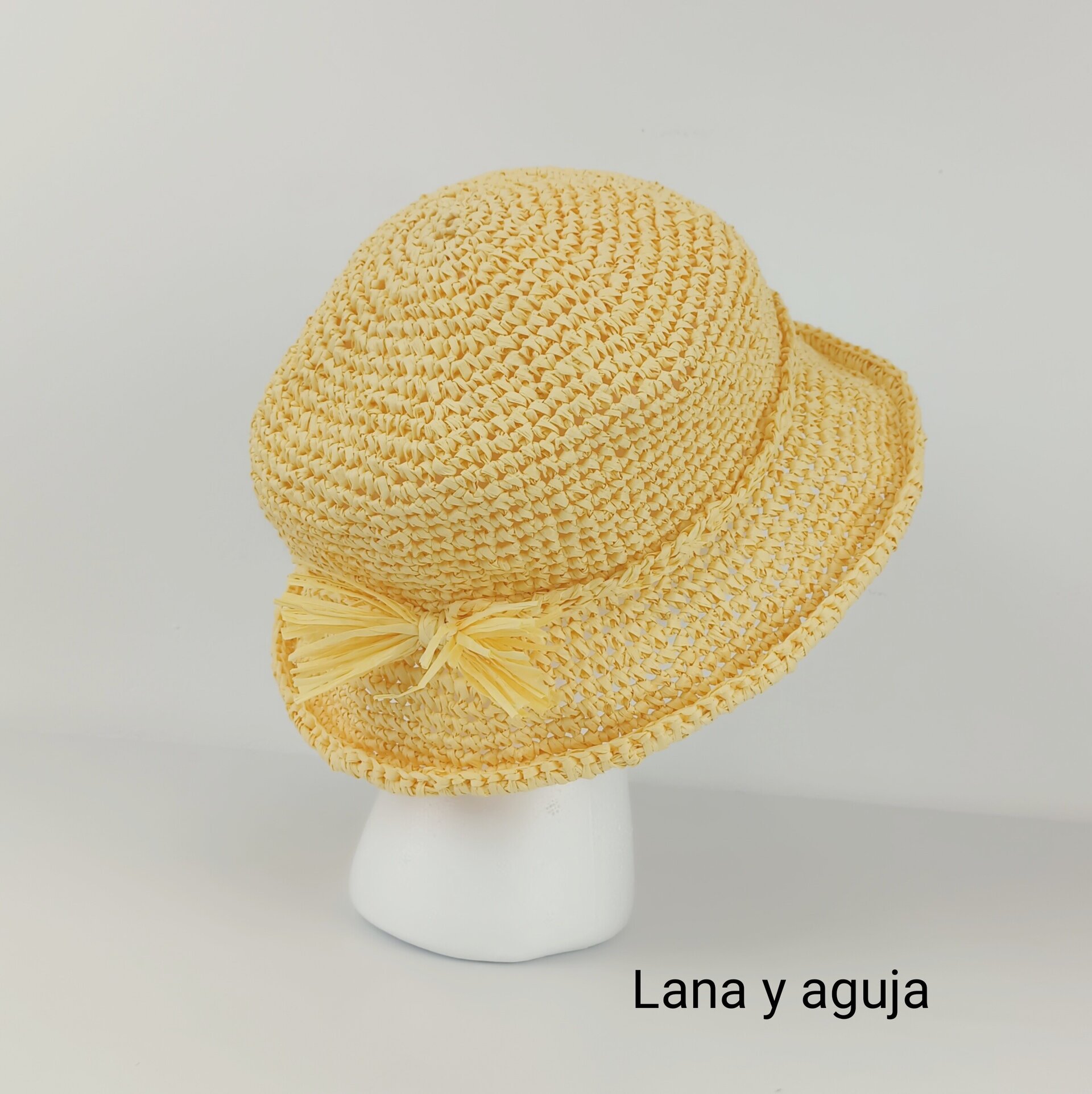 Sombrero de mujer para verano, bucket hat, gorro de cubo en rafia. - 5