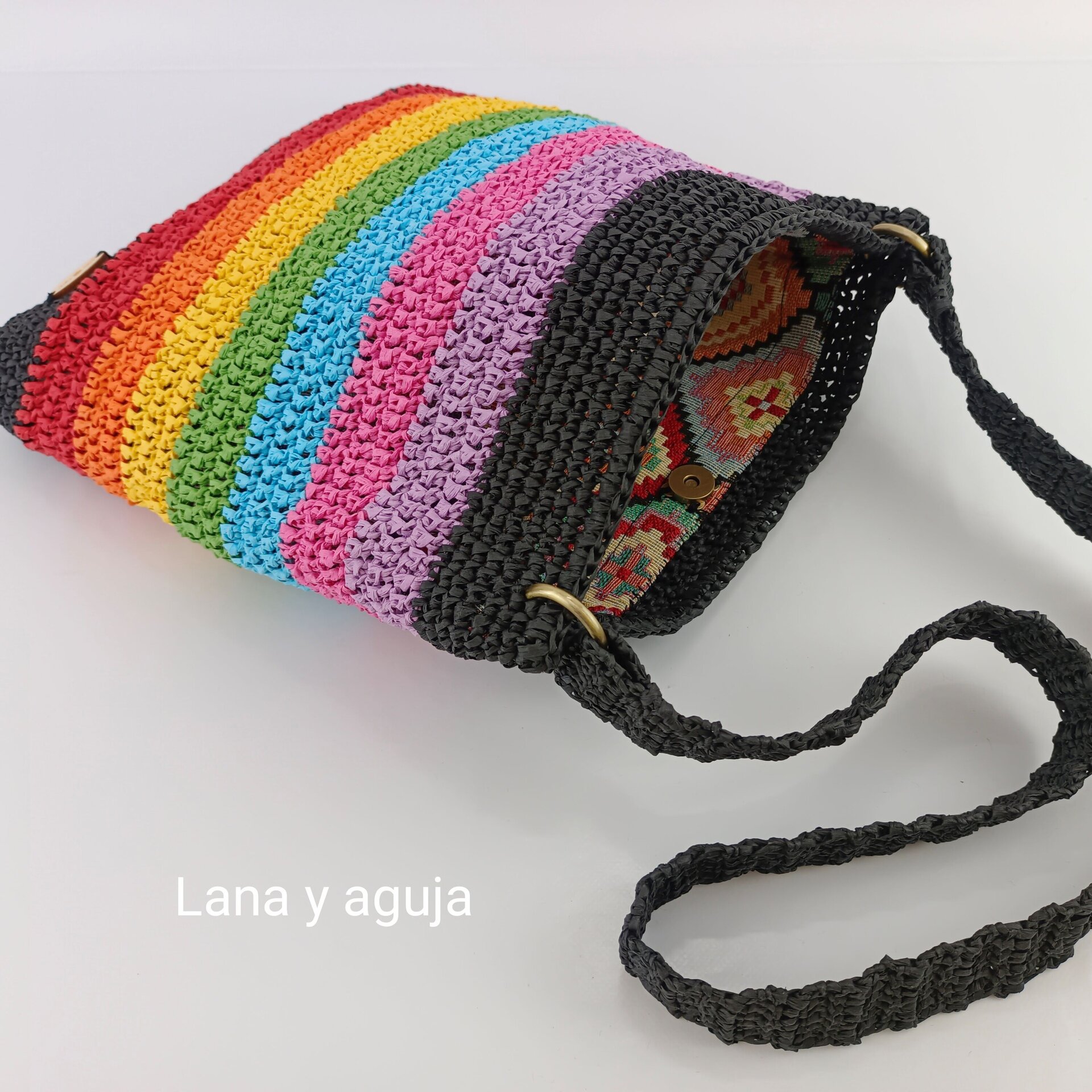 Bolso de estilo casual, Modelo Arcoíris, tejido con rafia. - 6