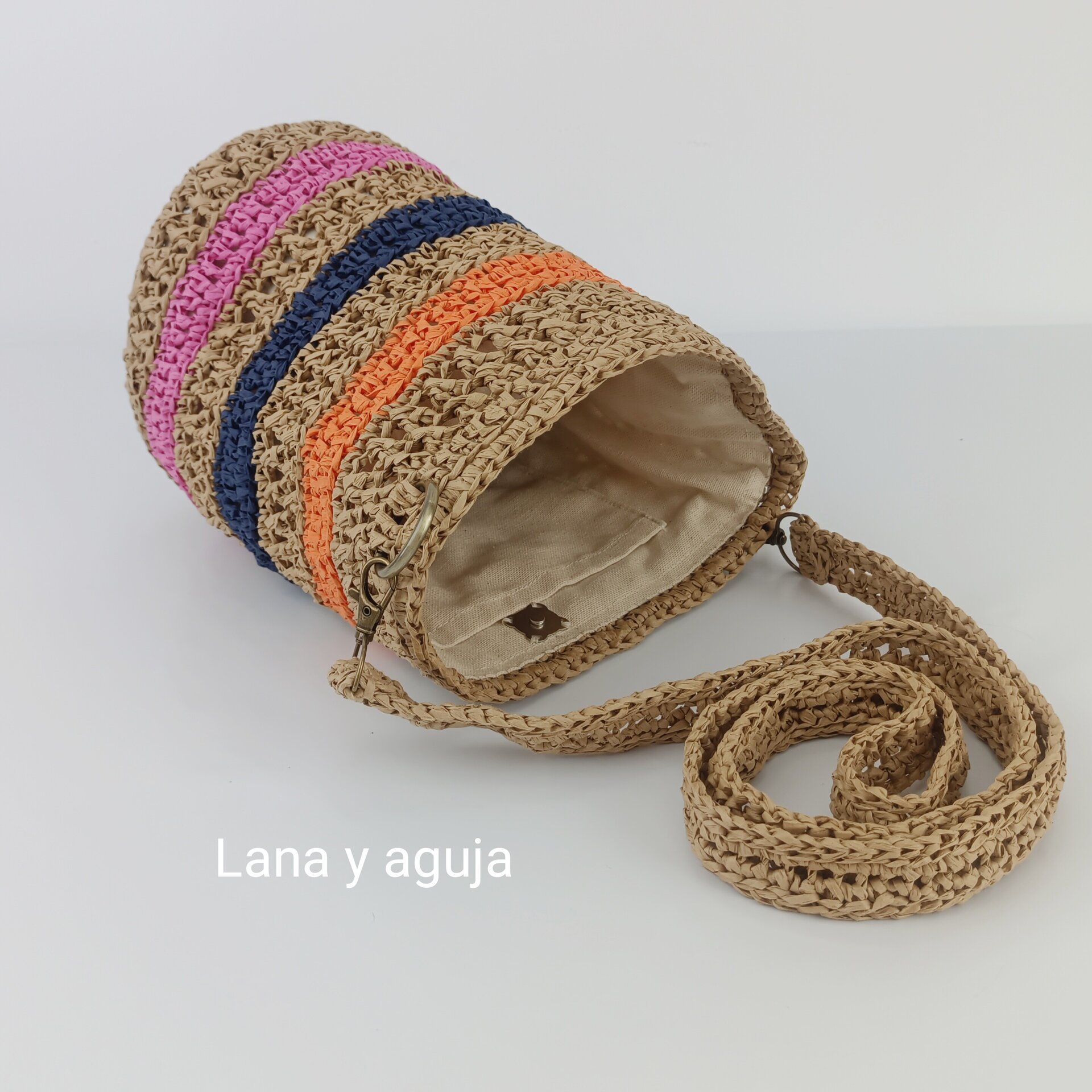 Bolso de crochet, rafia, tejido a mano, diseño en cubo, bolsillo interior. - 3