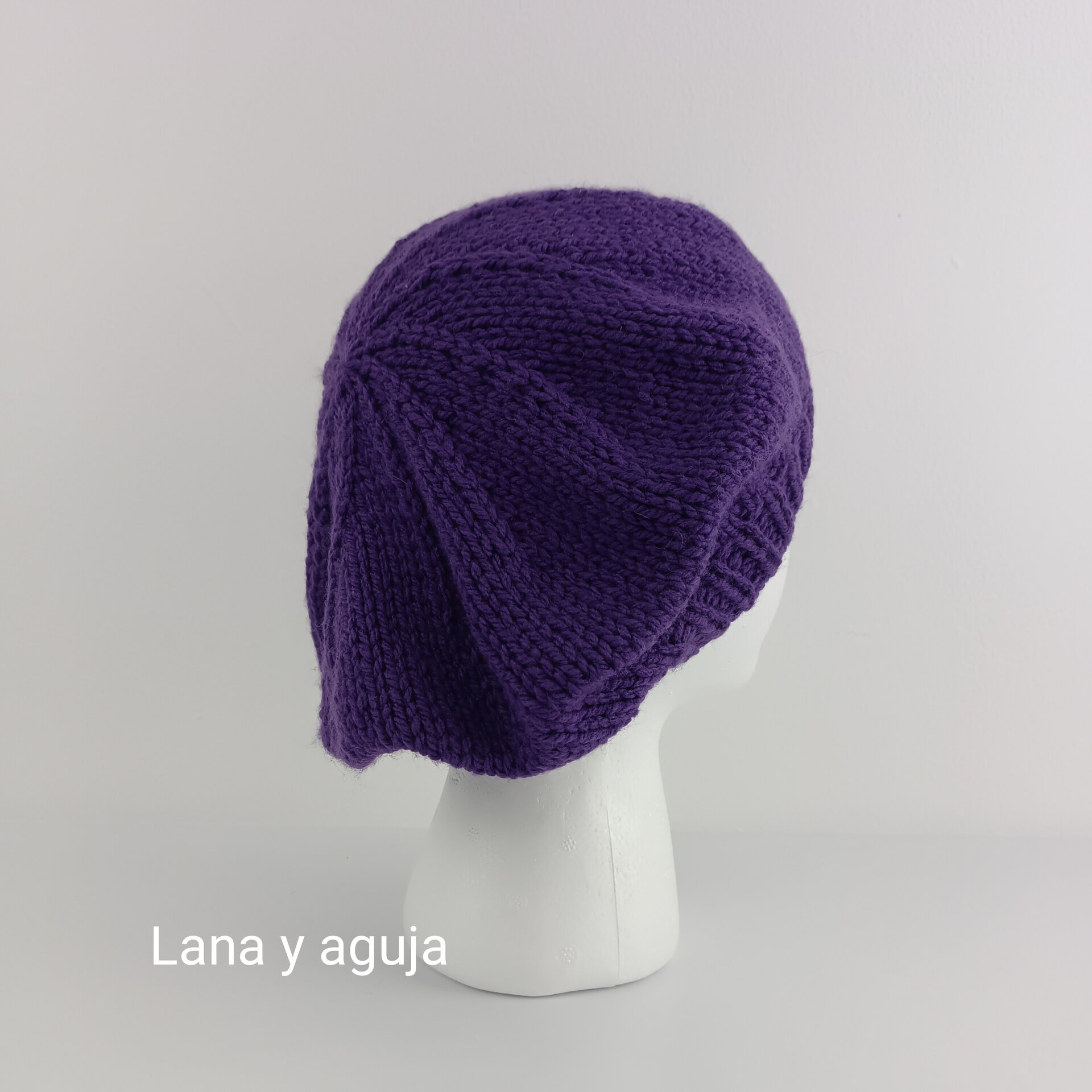 Boina tejida a mano para mujer, Boina bordada, hecho a mano. VARIOS COLORES - 3