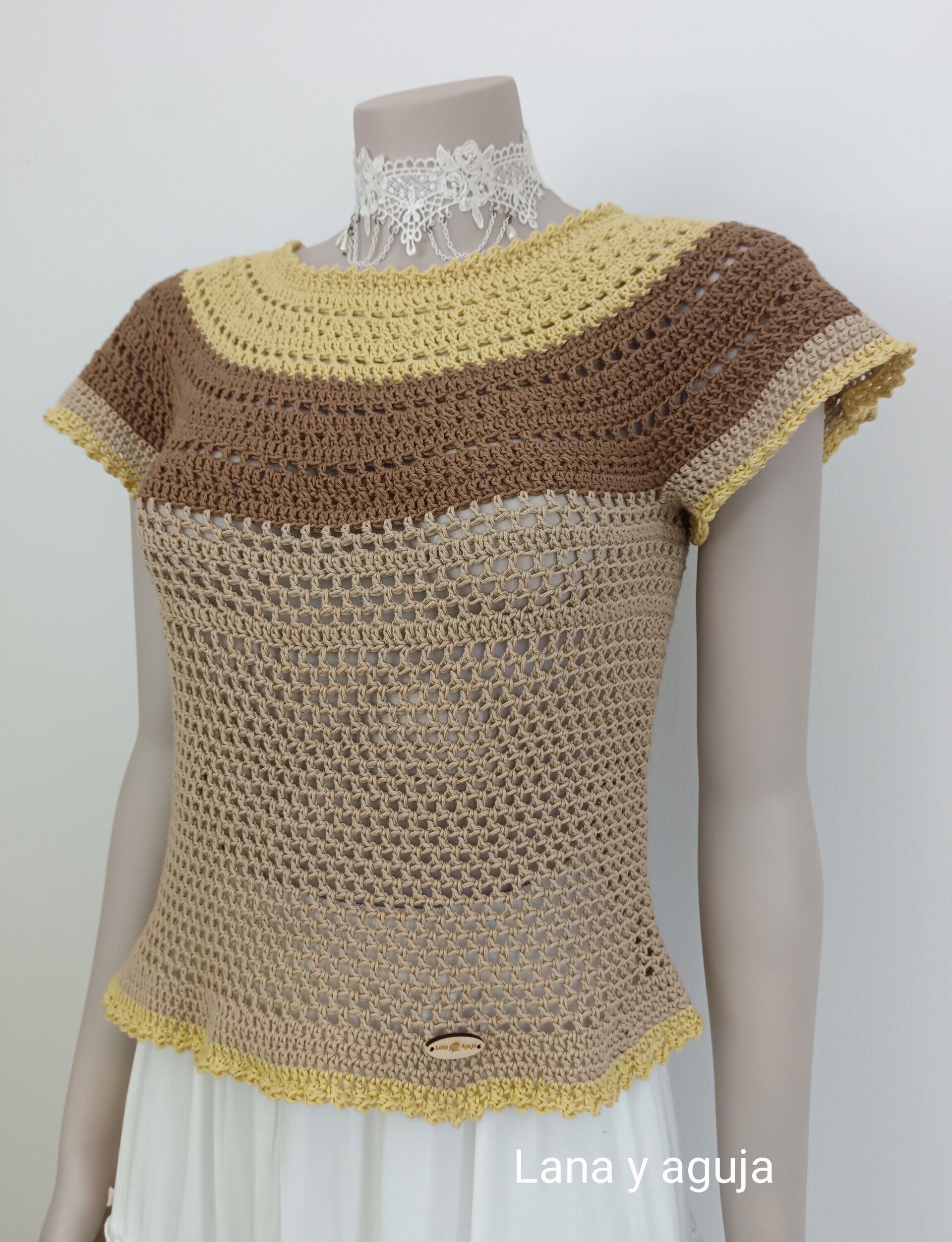 Top crochet, tejido a mano en forma circular. Talla S. Algodón, tonos tierra. - 4