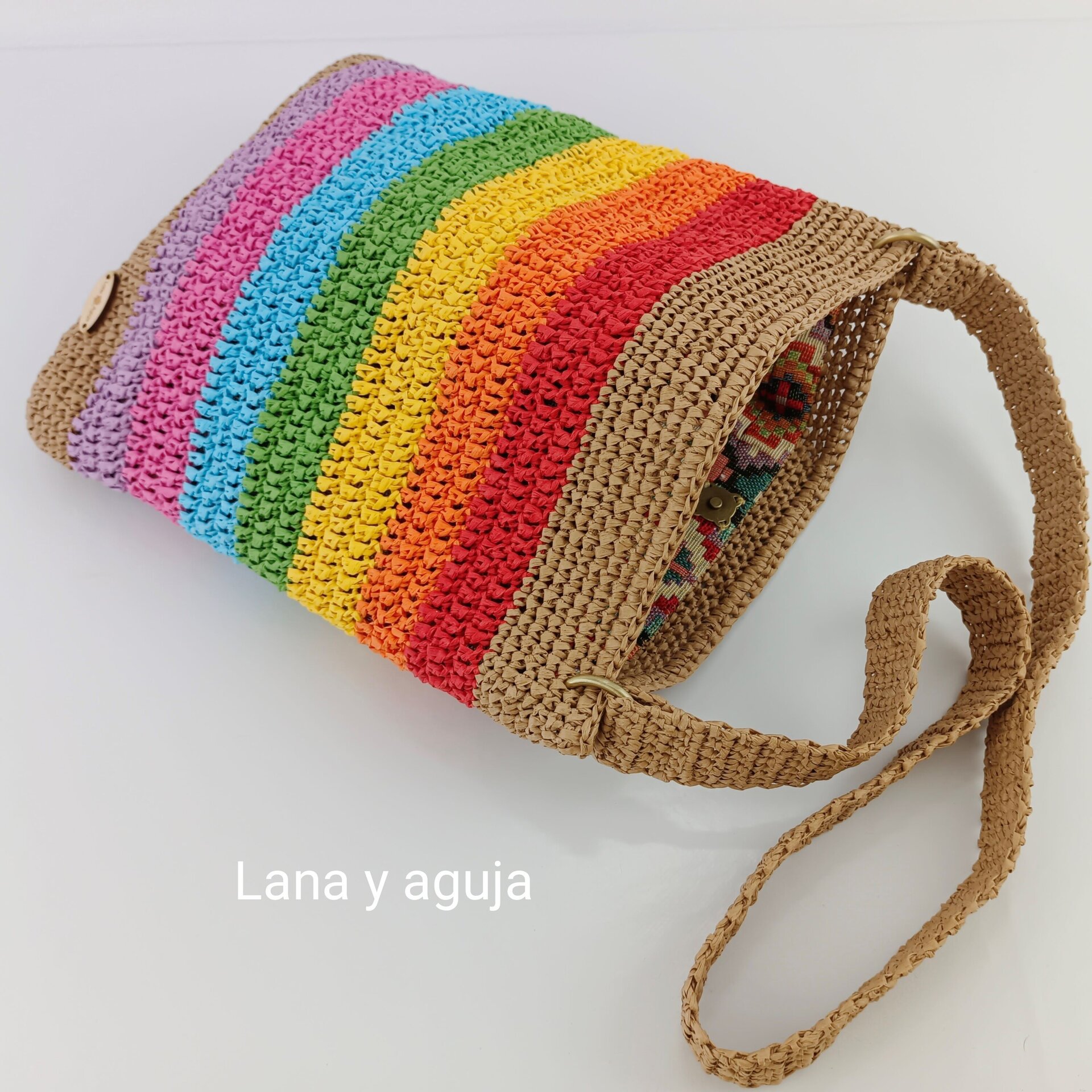 Bolso de estilo casual, Modelo Arcoíris, tejido con rafia. - 10
