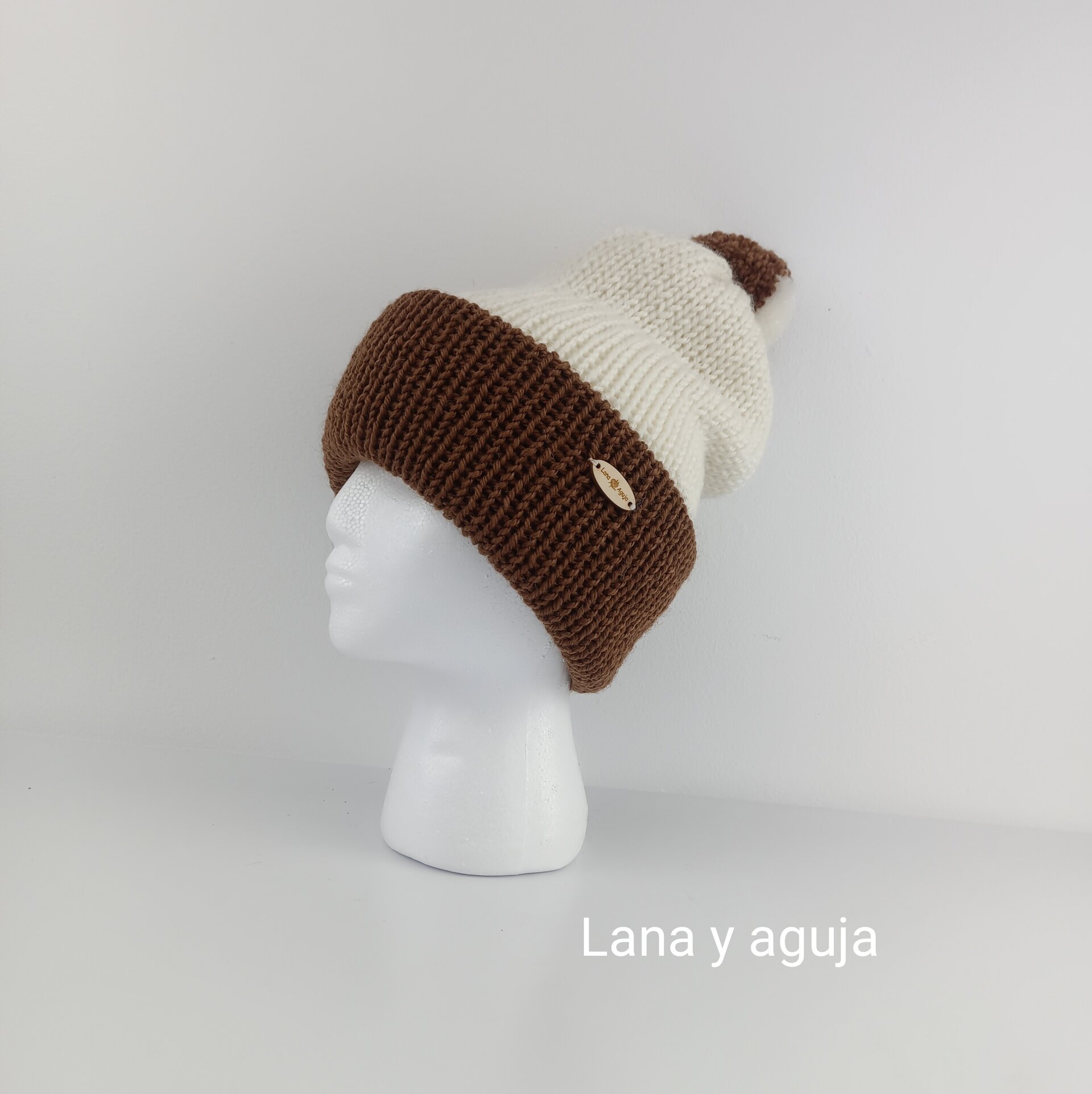 Gorro de lana, tejido a mano, gorro invierno con pompón. - 2