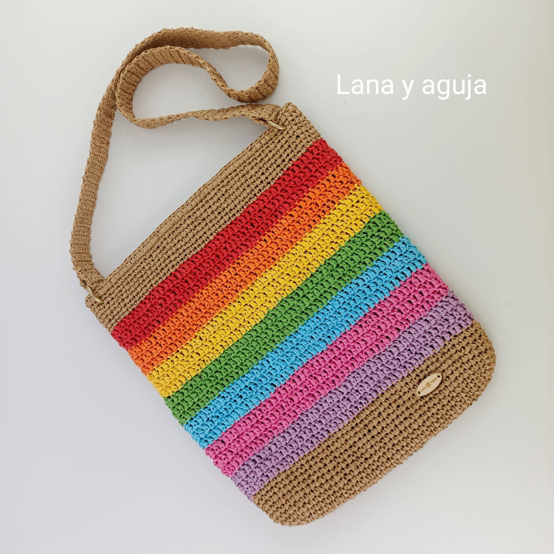 Bolso de estilo casual, Modelo Arcoíris, tejido con rafia. - 8