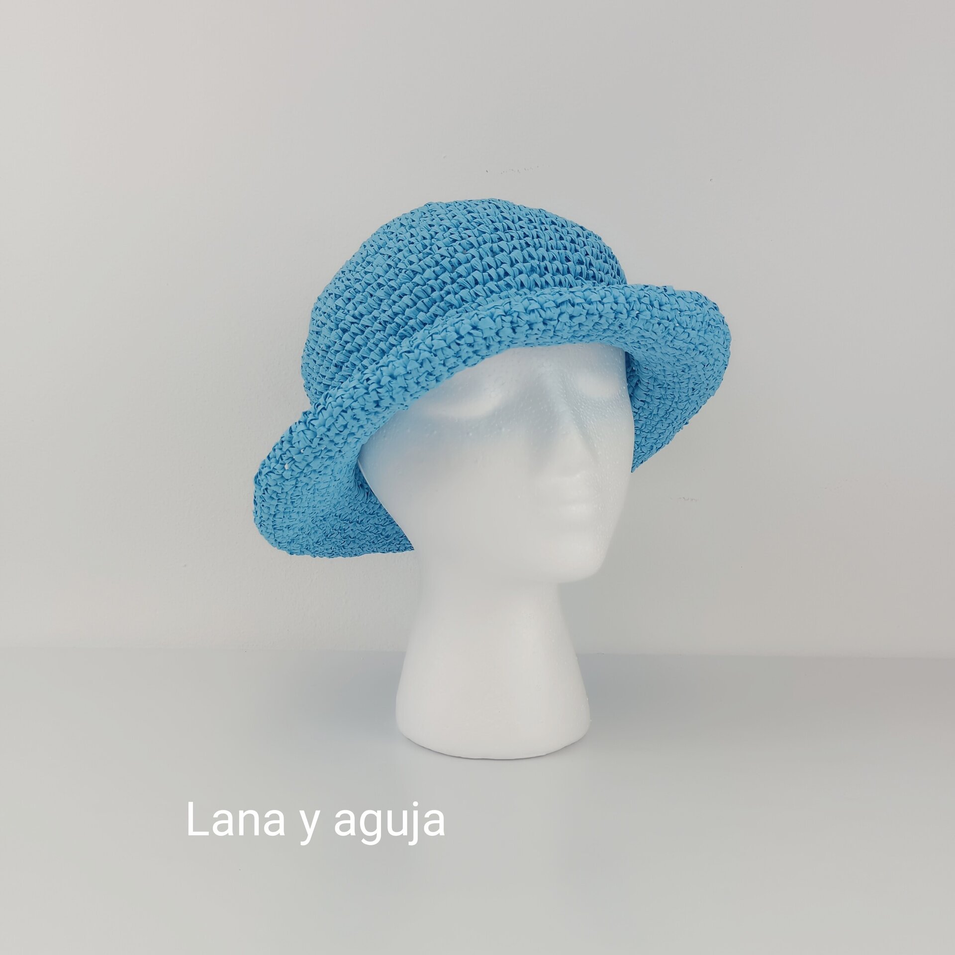 Sombrero de mujer para verano, bucket hat, gorro de cubo en rafia. - 6