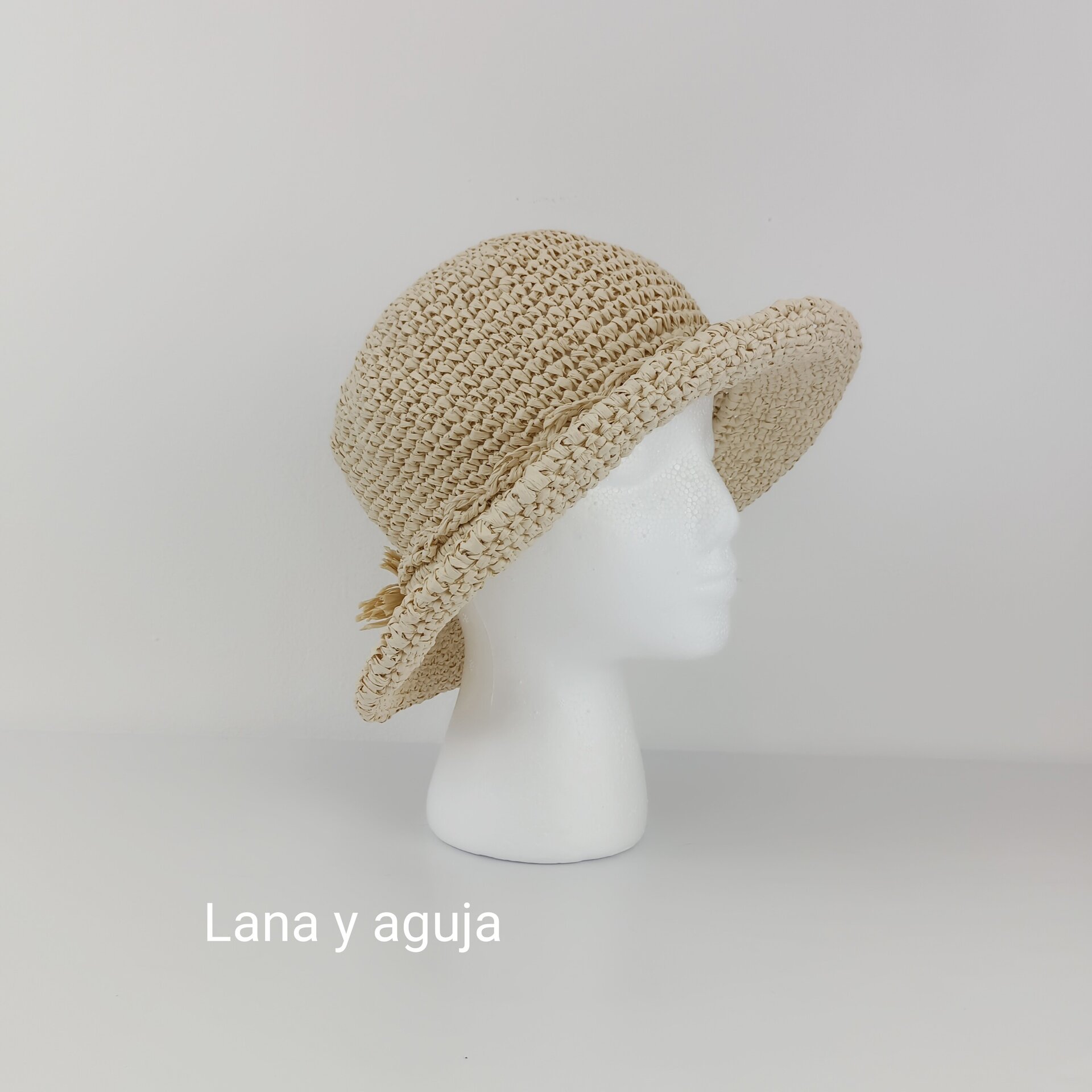 Sombrero de mujer para verano, bucket hat, gorro de cubo en rafia. - 6