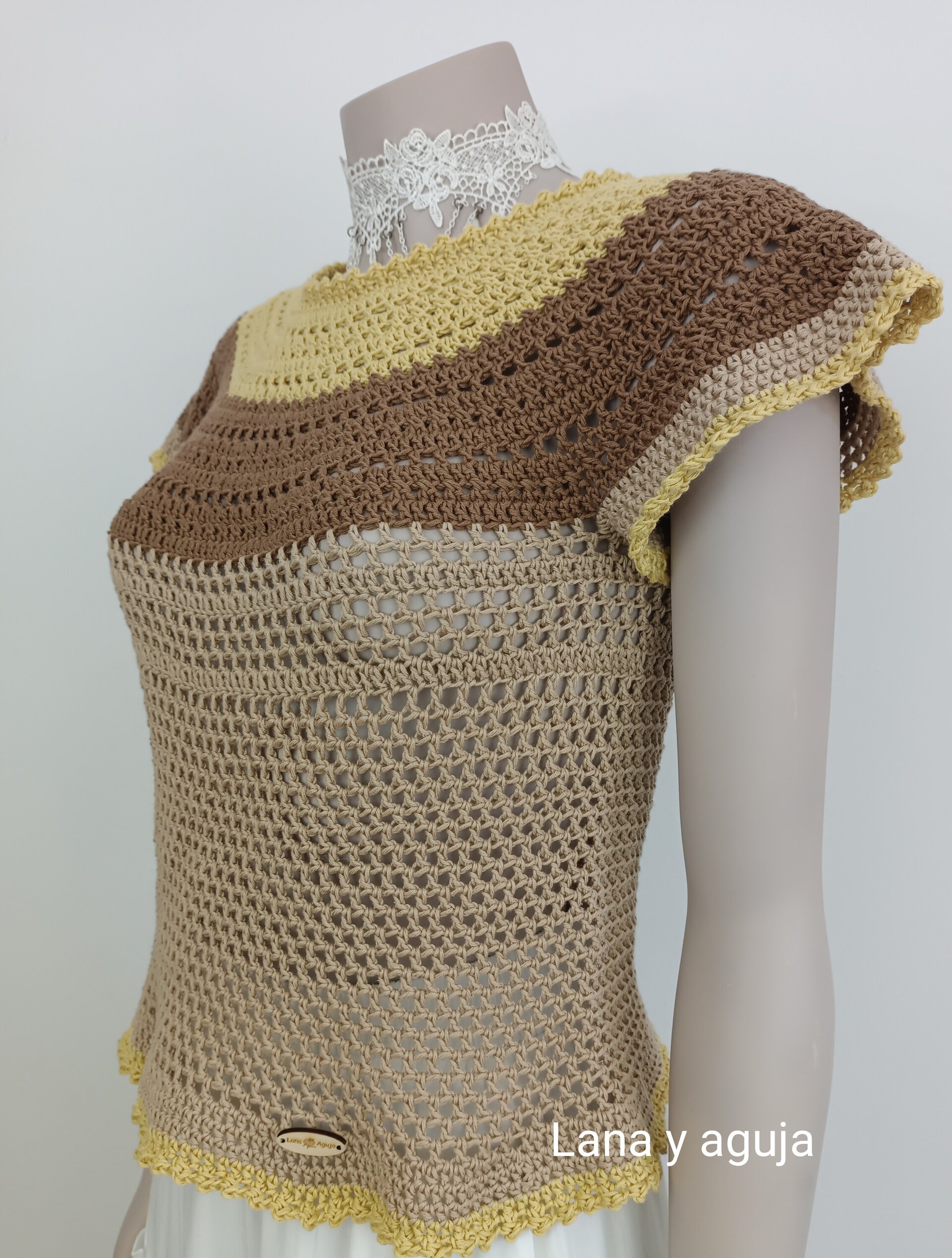 Top crochet, tejido a mano en forma circular. Talla S. Algodón, tonos tierra. - 2